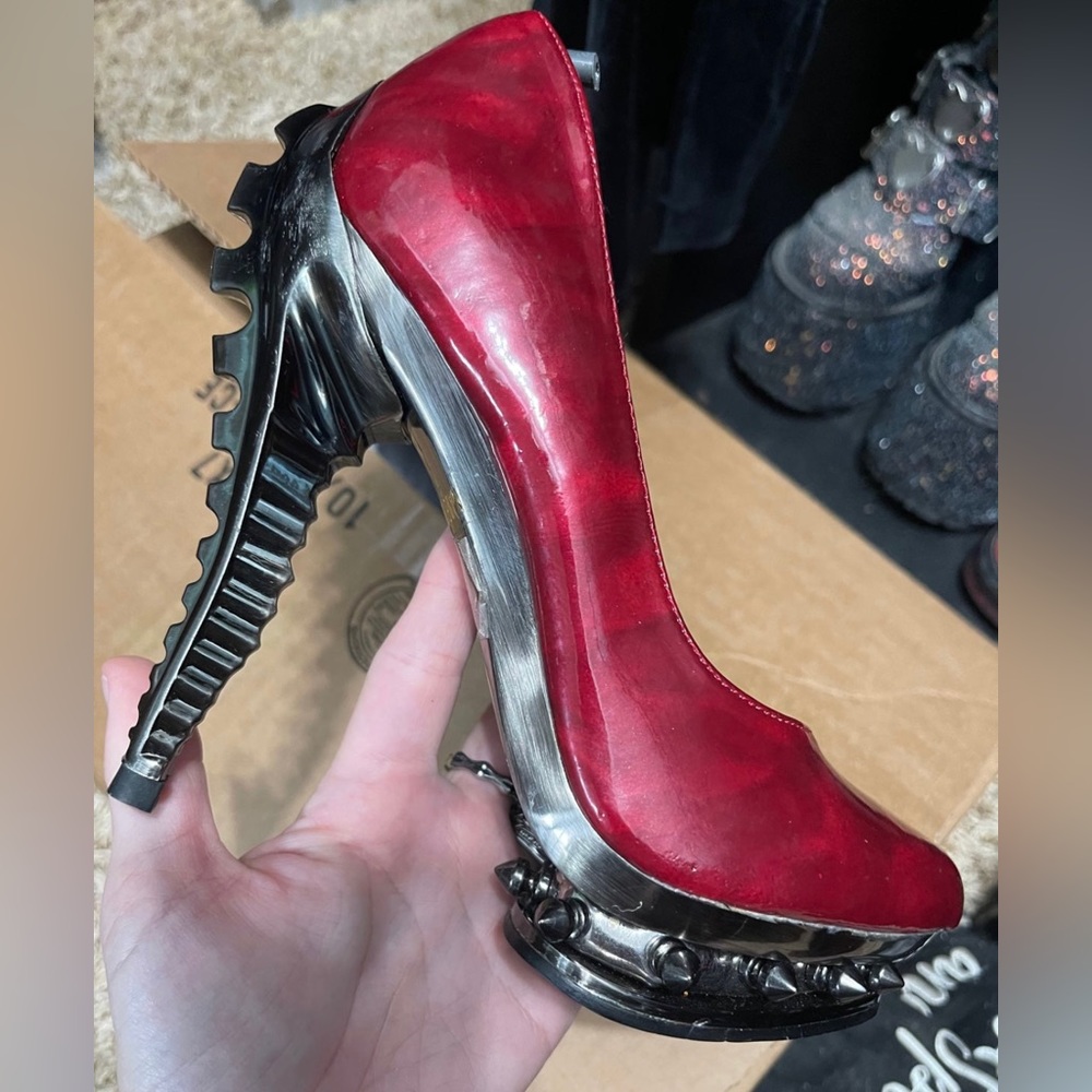 Predator Heels - Picture 3 of 9